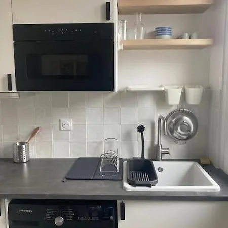 Chez Guillaume Joli Studio, Rer Proche Château Et Direct Paris, Petite Cour Ensoleillée * Versalhes
