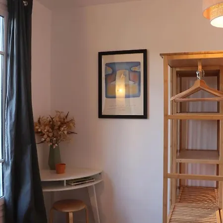 Apartment Chez Guillaume Joli Studio, Rer Proche Chateau Et Direct Paris, Petite Cour Ensoleillee Versailles