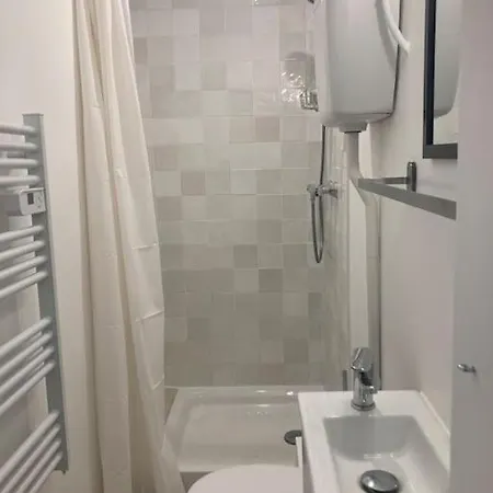 Chez Guillaume Joli Studio, Rer Proche Château Et Direct Paris, Petite Cour Ensoleillée * Versalhes