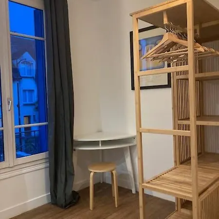 Apartment Chez Guillaume Joli Studio, Rer Proche Chateau Et Direct Paris, Petite Cour Ensoleillee