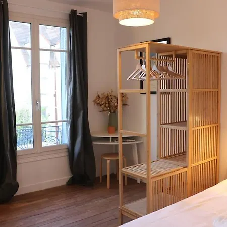 Apartment Chez Guillaume Joli Studio, Rer Proche Chateau Et Direct Paris, Petite Cour Ensoleillee